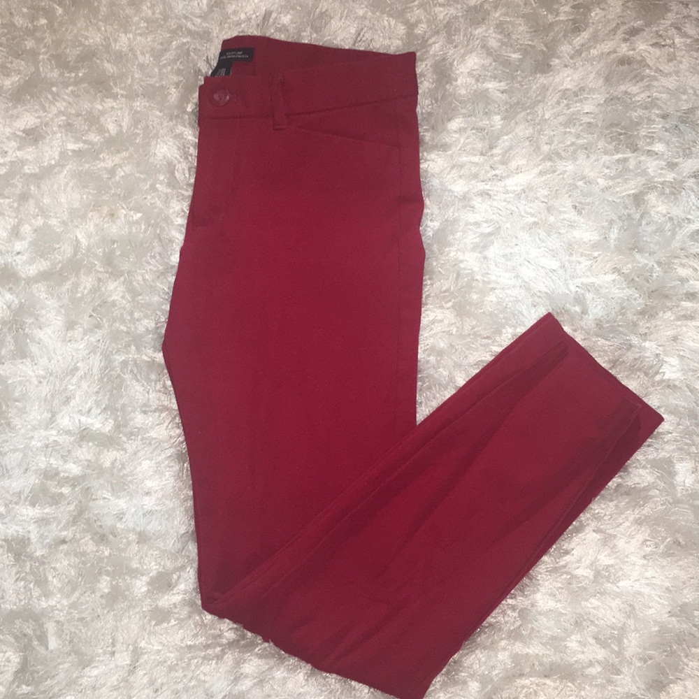 WORN ONCE - Gap Red Slim City Crop